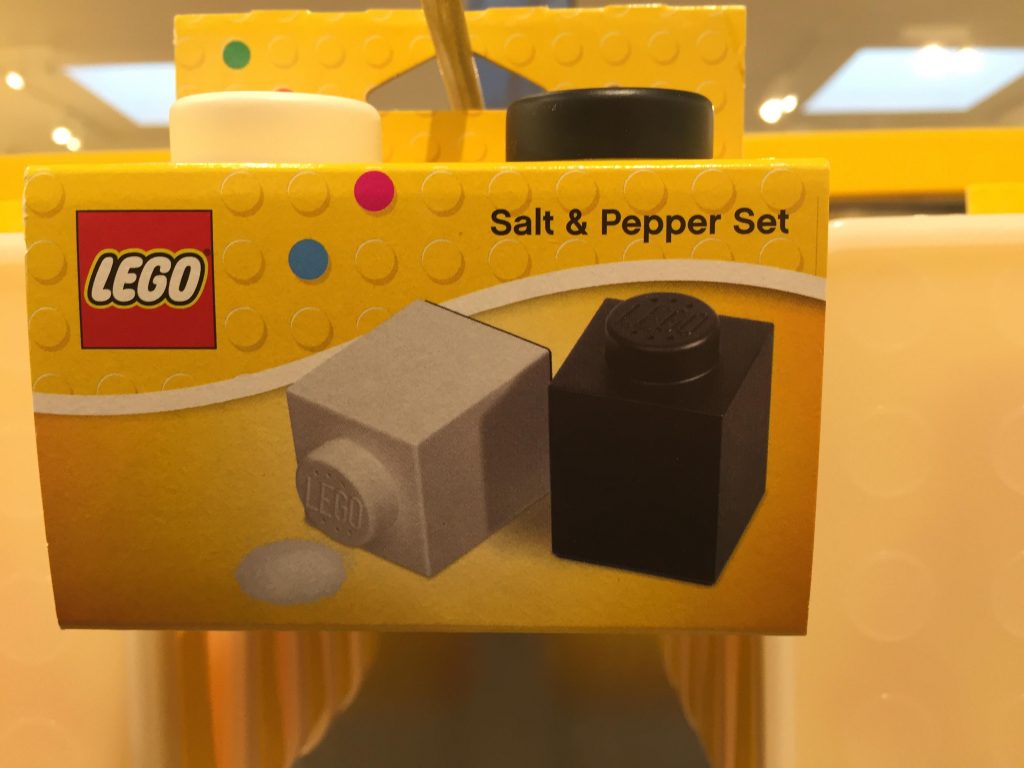 レゴの塩コショウ入れ